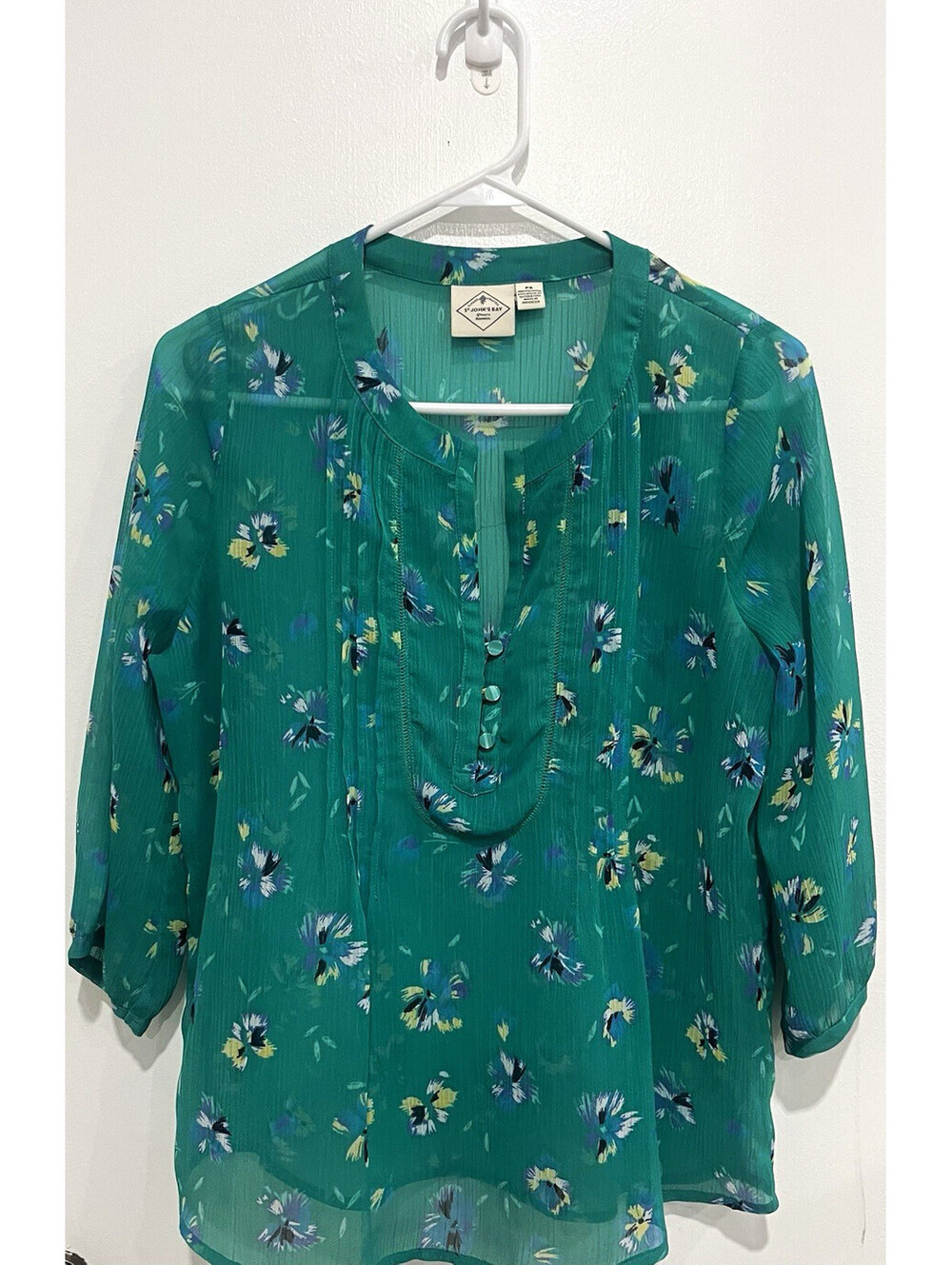 St. John's Bay Women’s Petite PS Green Floral Chiffon 3/4 Sleeve Split Neck